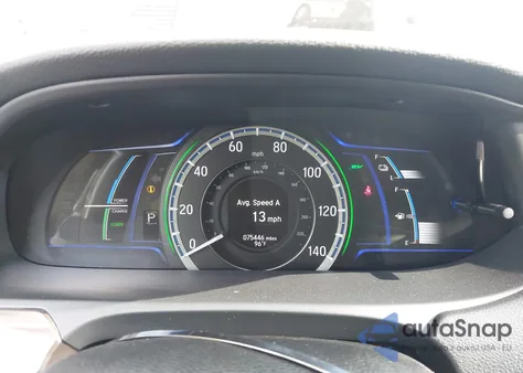 2017 Honda Accord Hybrid Touring z USA, uszkodzony, nr VIN JHMCR6F70HC008134